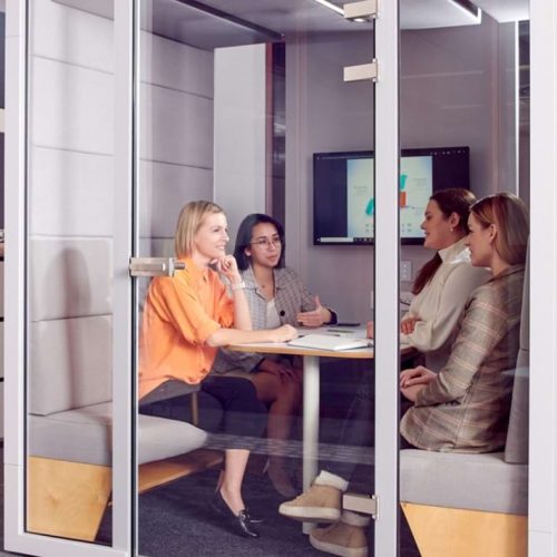 Budka akustyczna 4-osobowa: nowoczesne rozwiązanie dla przestrzeni biurowej